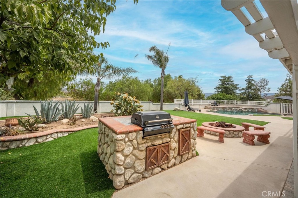 33314 Pewter Road Agua Dulce, CA 91390 - Photo 41 of 66 Built-in BBQ