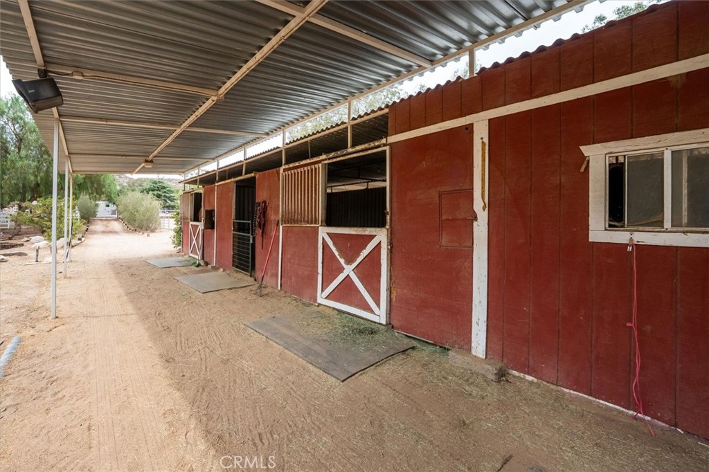 33314 Pewter Road Agua Dulce, CA 91390 - Photo 44 of 66 Barn
