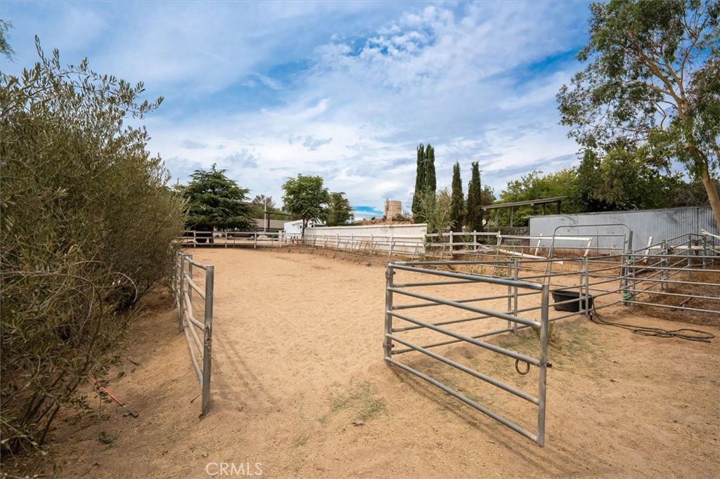 33314 Pewter Road Agua Dulce, CA 91390 - Photo 46 of 66 Horse Turnout