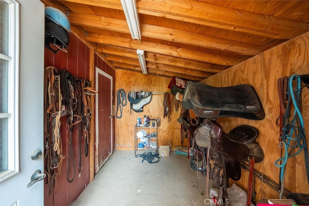 33314 Pewter Road Agua Dulce, CA 91390 - Photo 53 of 66 Tack Room