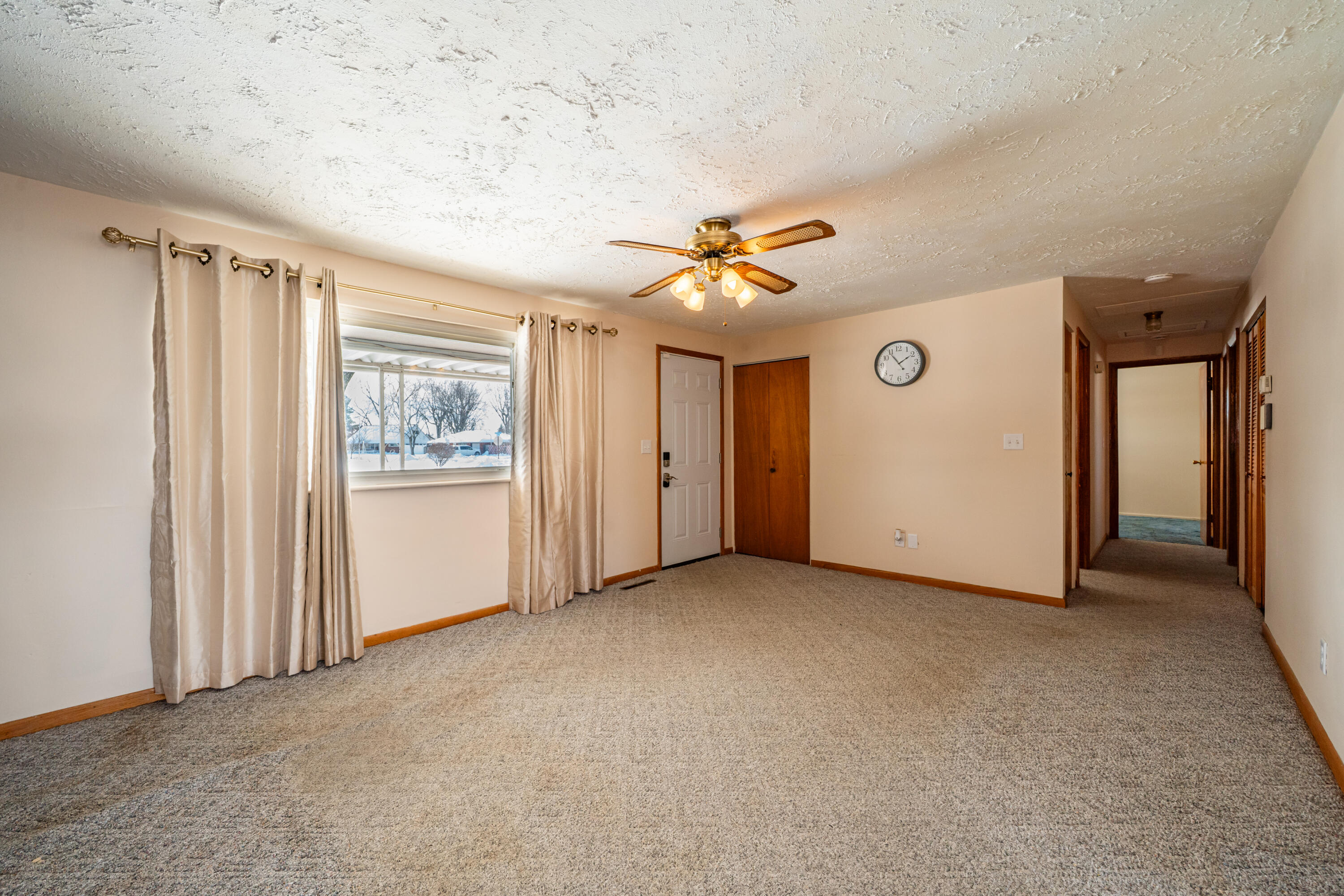 5201 Powell Road Dayton, OH 45424 - Photo 5 of 41