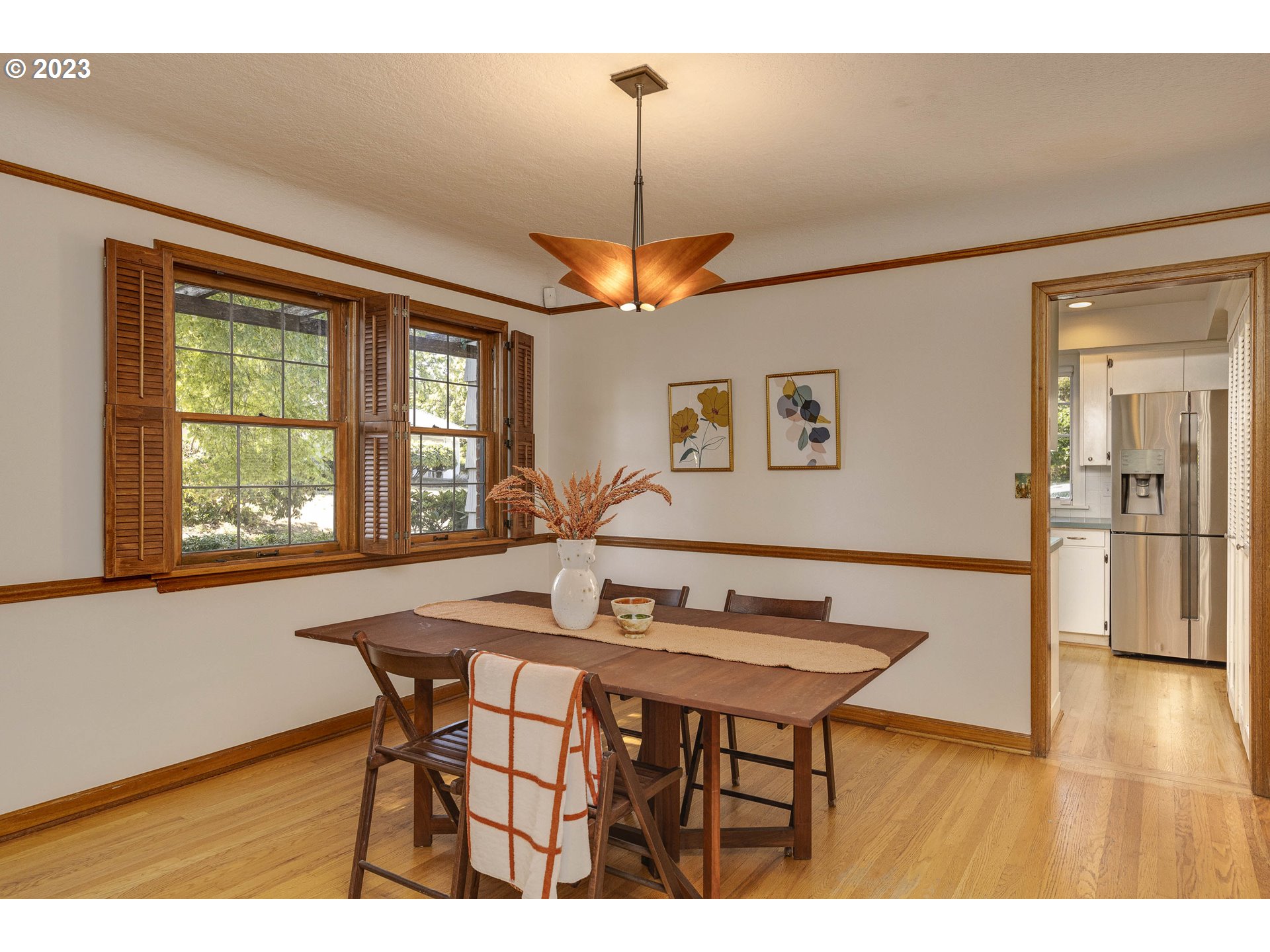 3227 Southeast Lambert Street Portland, OR 97202 - Photo 13 of 44 a dining room with furniture and window