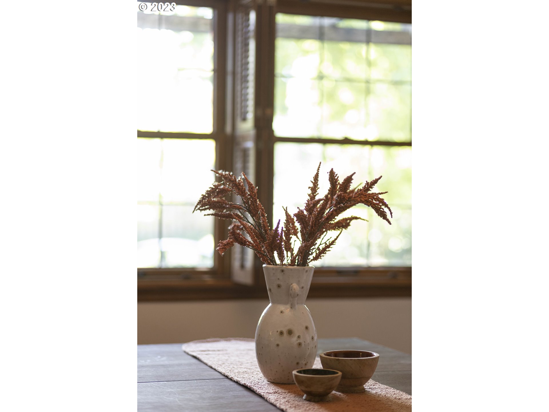 3227 Southeast Lambert Street Portland, OR 97202 - Photo 20 of 44 a vase of flowers sitting next to a window