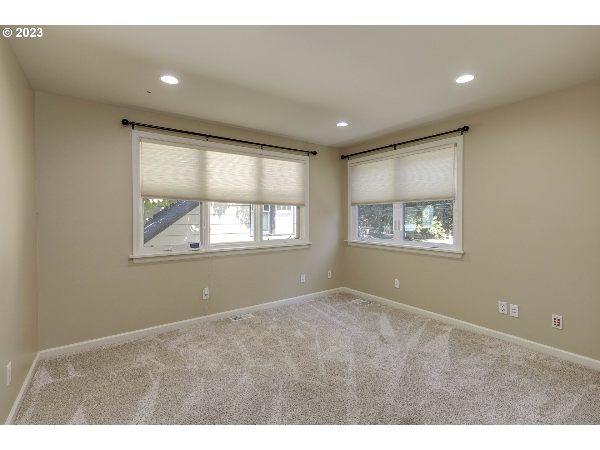 3227 Southeast Lambert Street Portland, OR 97202 - Photo 31 of 44 a view of empty room with window
