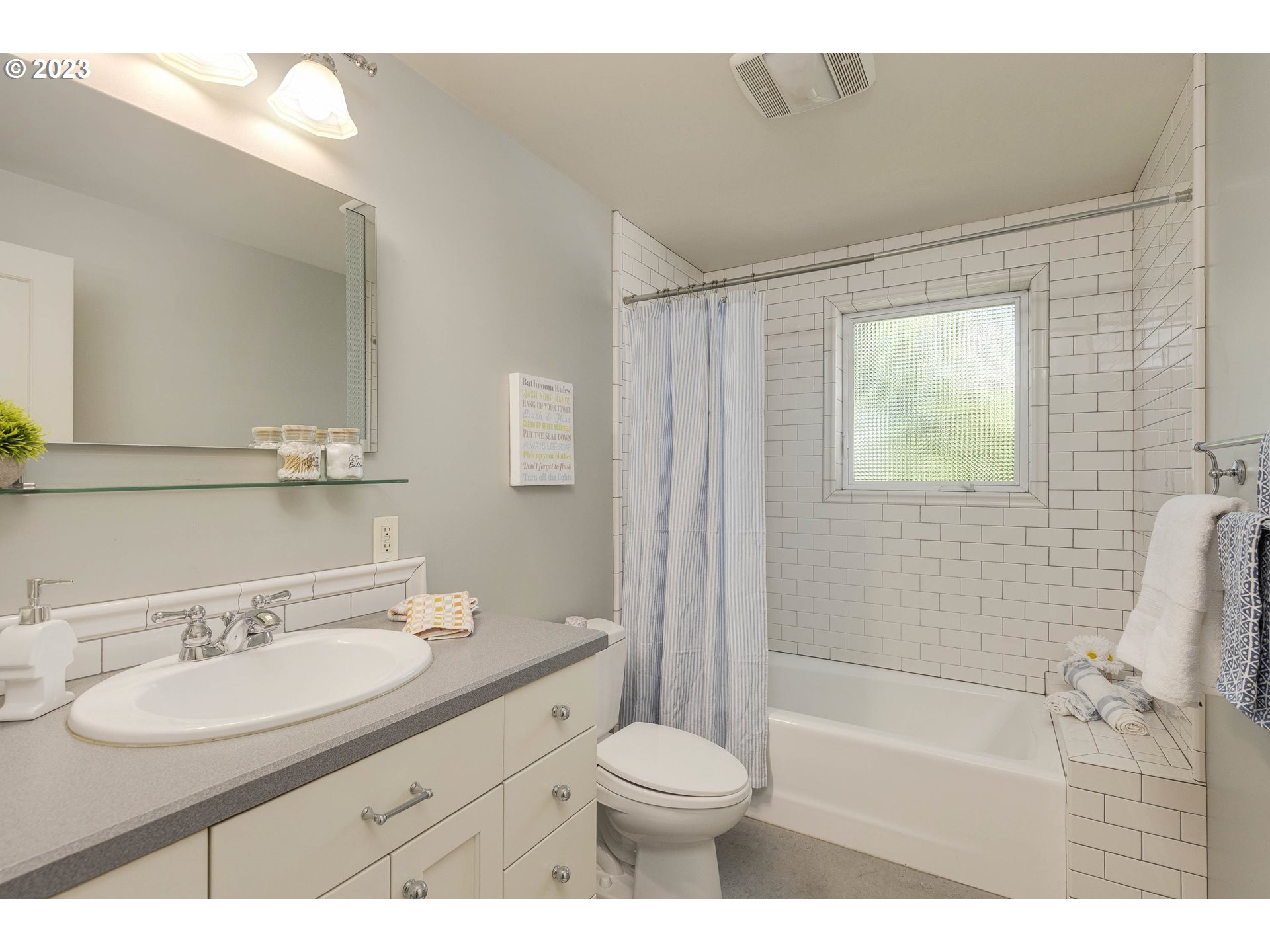 3227 Southeast Lambert Street Portland, OR 97202 - Photo 32 of 44 a bathroom with a sink toilet tub and shower
