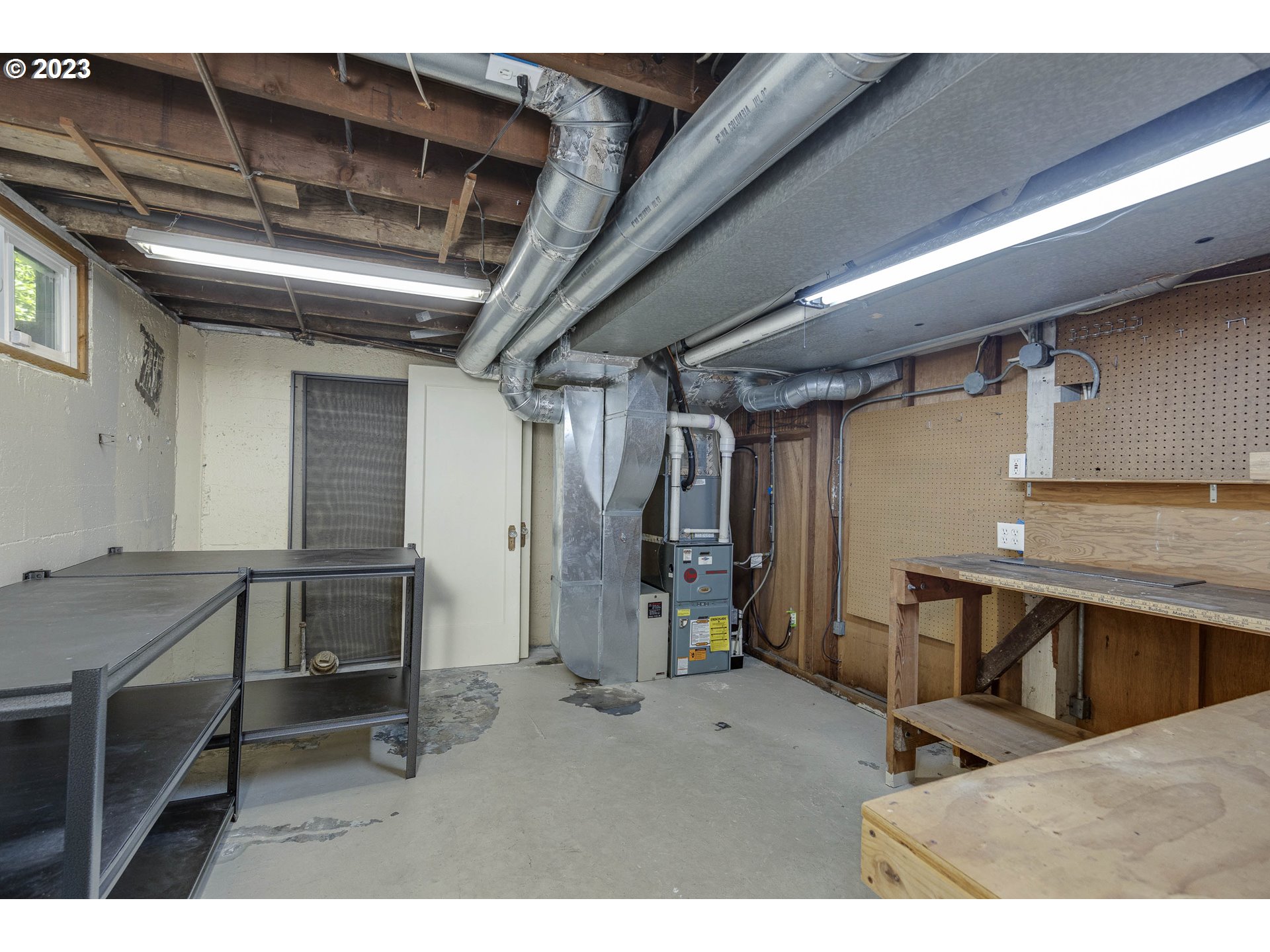 3227 Southeast Lambert Street Portland, OR 97202 - Photo 36 of 44 a living room with furniture and a table
