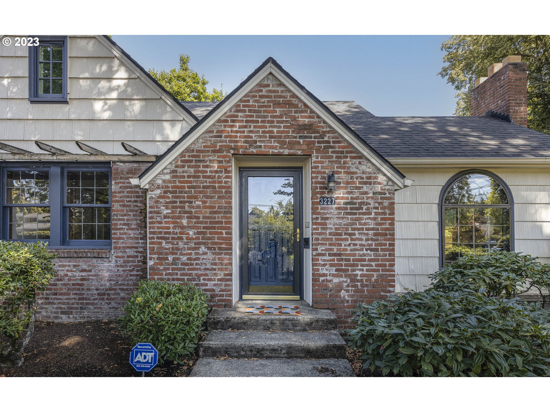 3227 Southeast Lambert Street Portland, OR 97202 - Photo 4 of 44 a front view of a house with garden