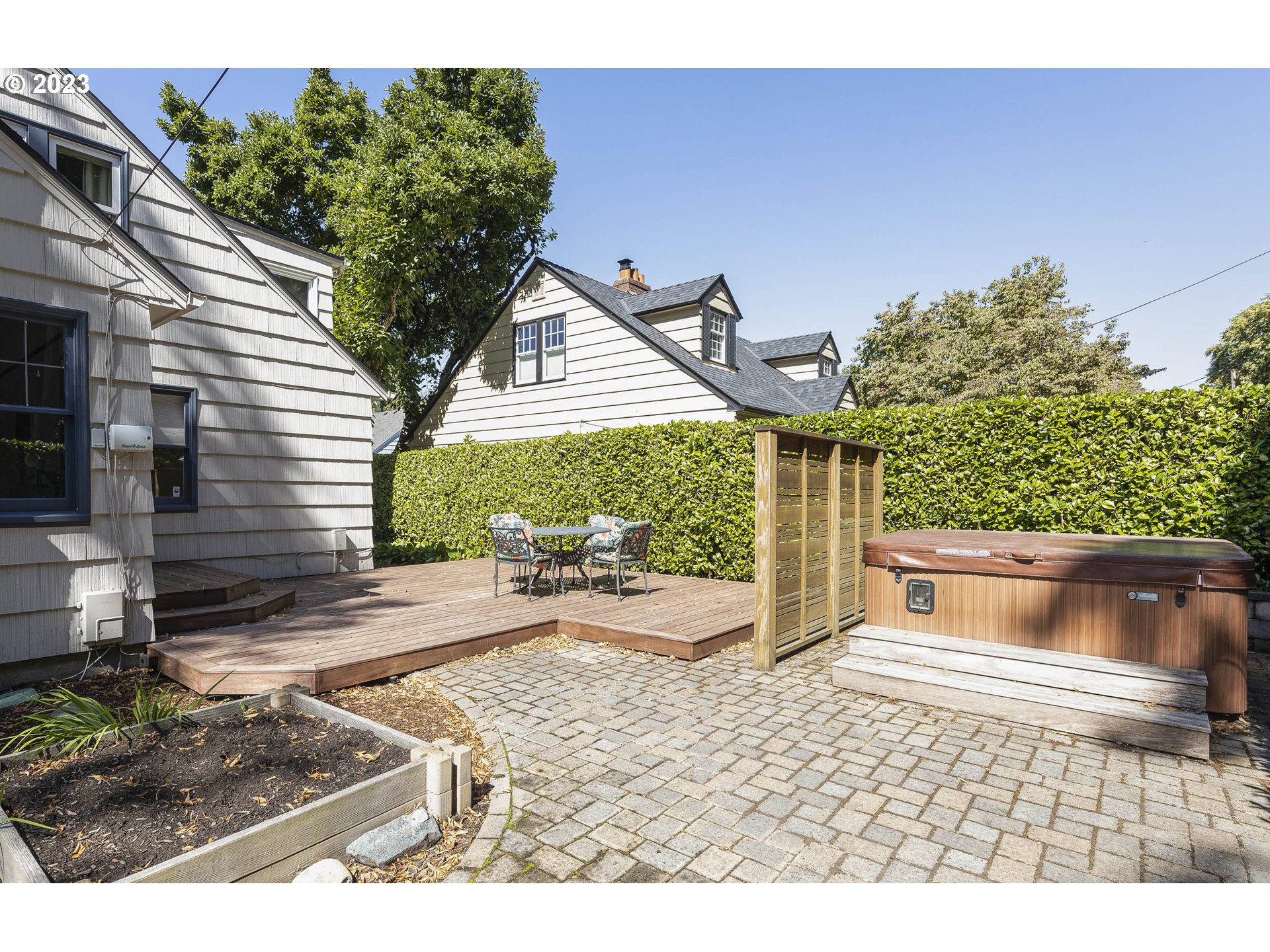 3227 Southeast Lambert Street Portland, OR 97202 - Photo 41 of 44 a front view of a house with garden