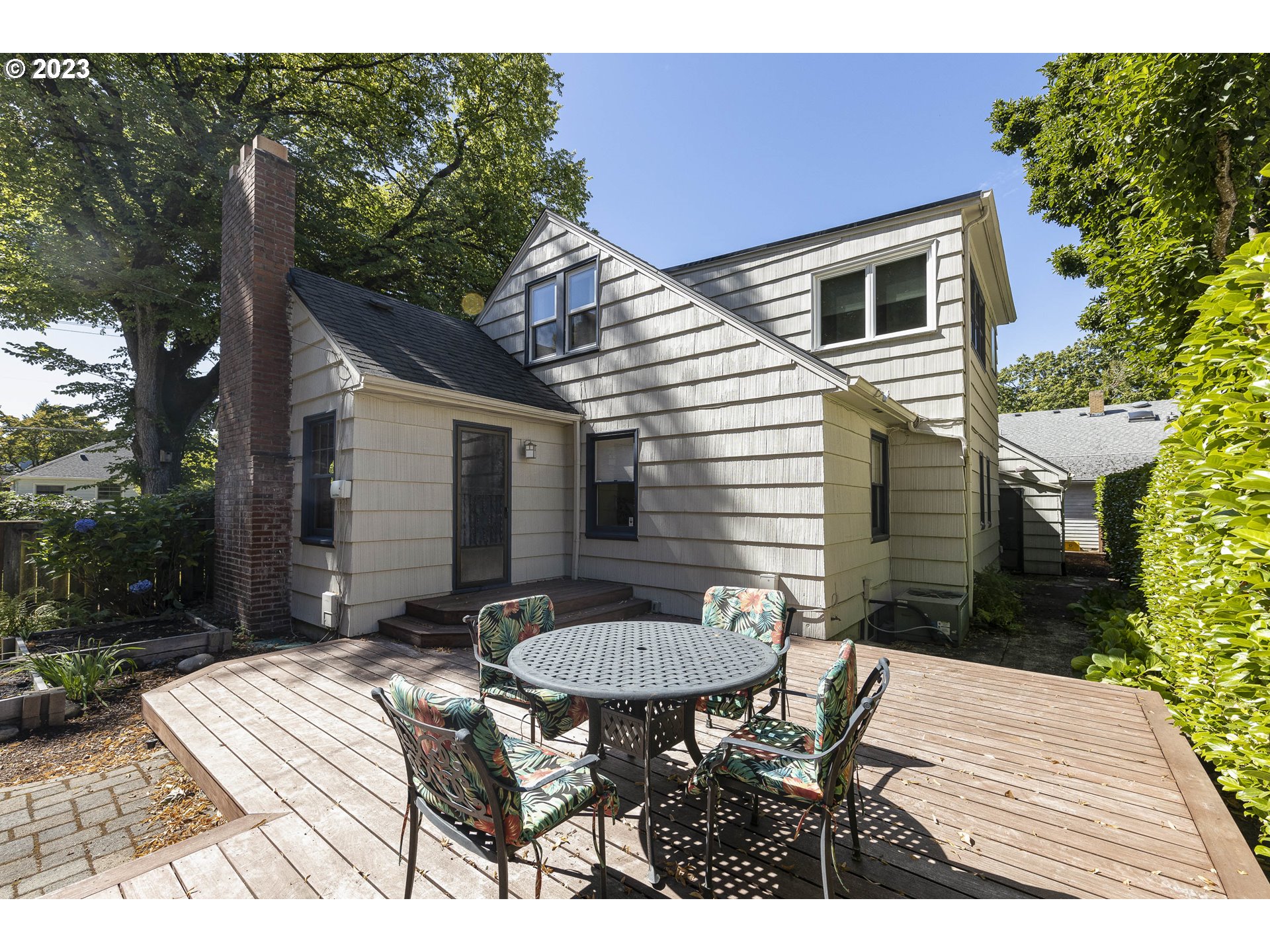 3227 Southeast Lambert Street Portland, OR 97202 - Photo 43 of 44 a backyard of a house with table and chairs