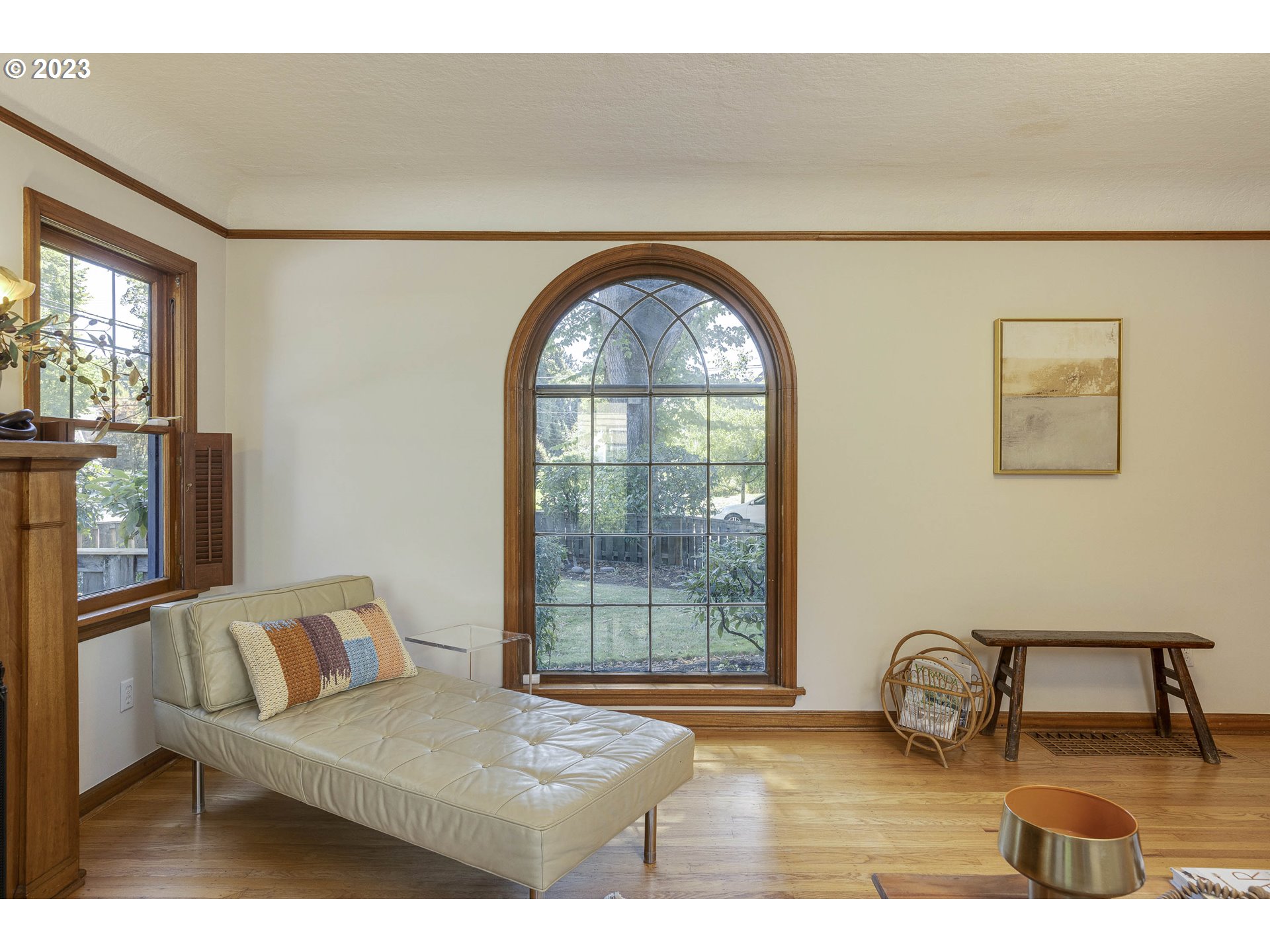 3227 Southeast Lambert Street Portland, OR 97202 - Photo 10 of 44 a view of livingroom with furniture