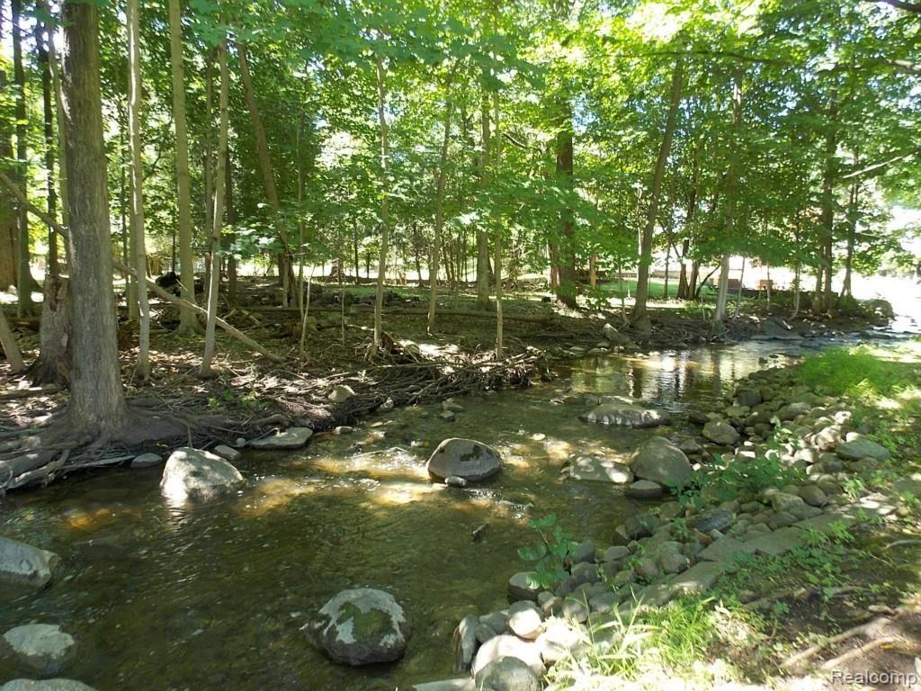 1745 Oakstone Drive Rochester, MI 48309 - Photo 20 of 27 Sargent Creek
