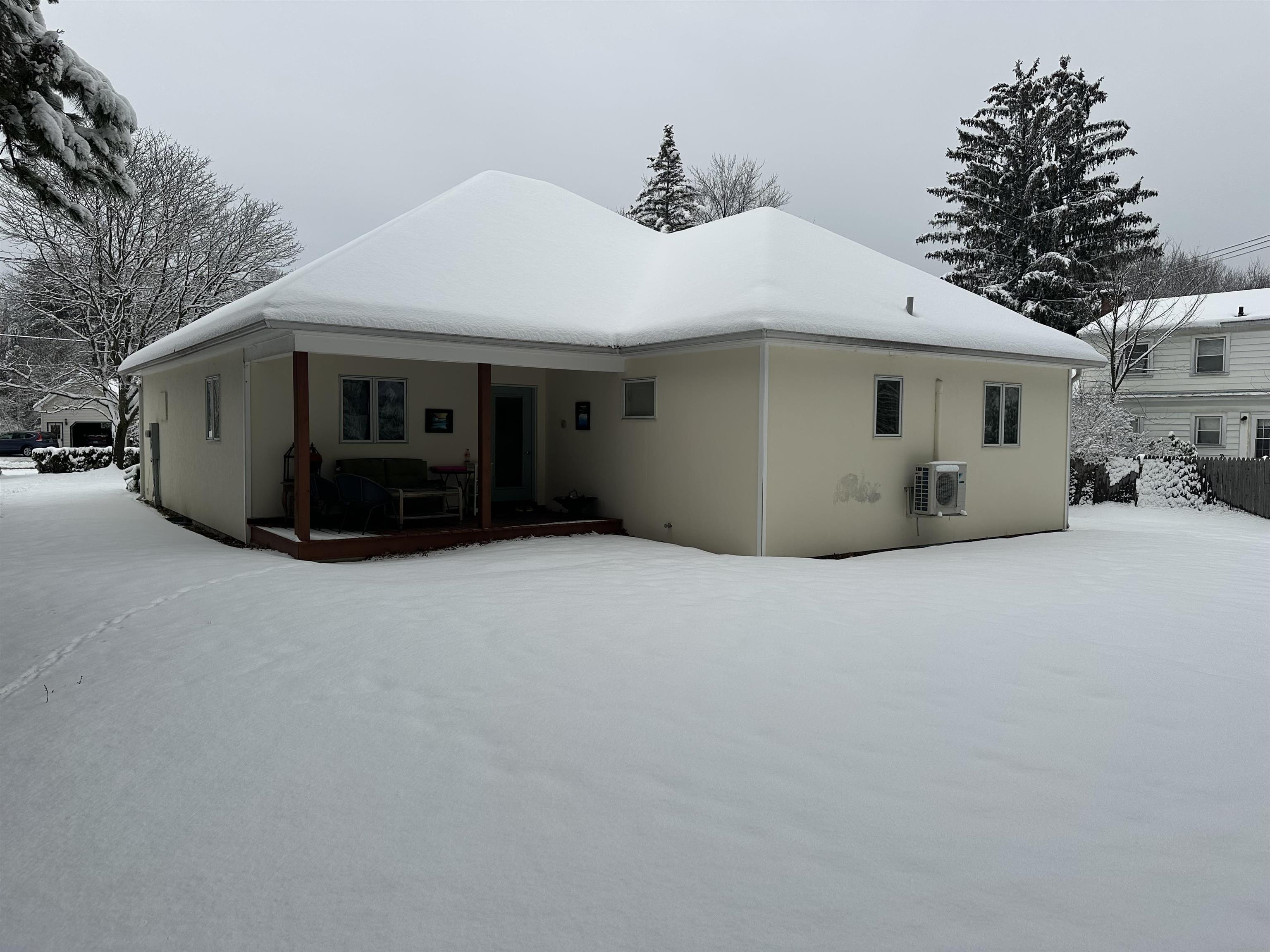 18 Kirby Road South Burlington, VT 05403 - Photo 3 of 38