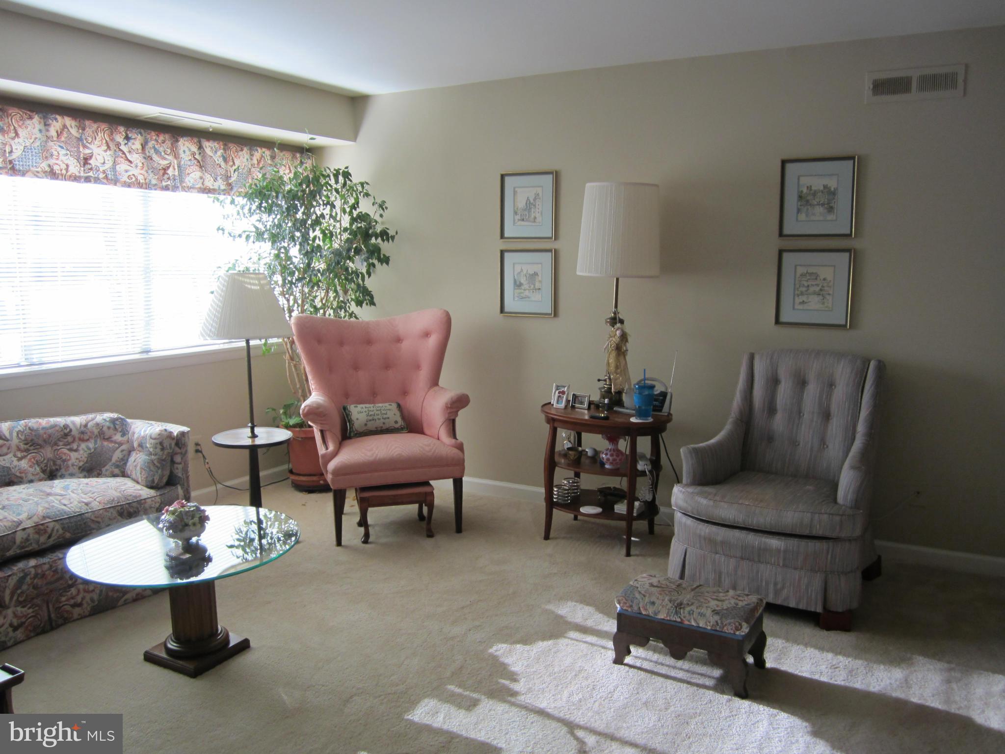 19040 Mills Choice Road, Unit 1 Gaithersburg, MD 20886 - Photo 8 of 30 Living Room