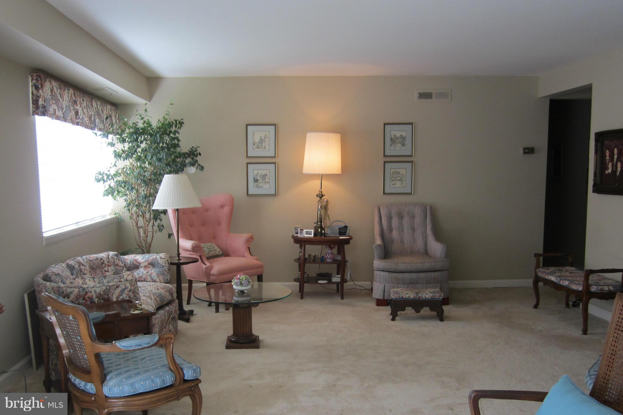 19040 Mills Choice Road, Unit 1 Gaithersburg, MD 20886 - Photo 9 of 30 Living Room