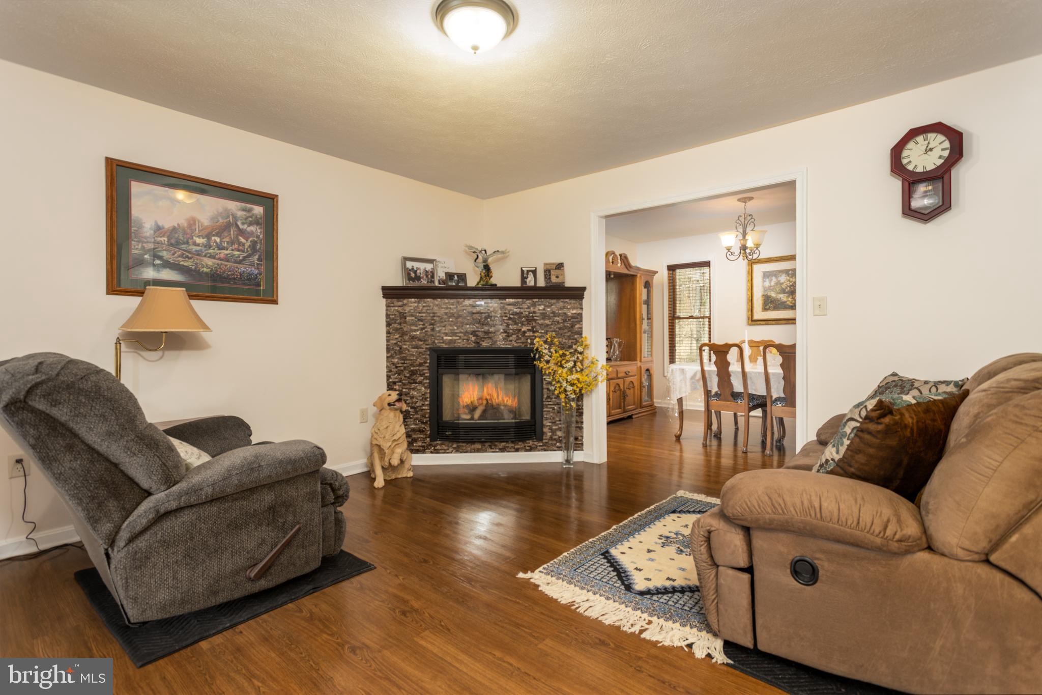 400 Cedar Ridge Road Berkeley Springs, WV 25411 - Photo 6 of 40 living room