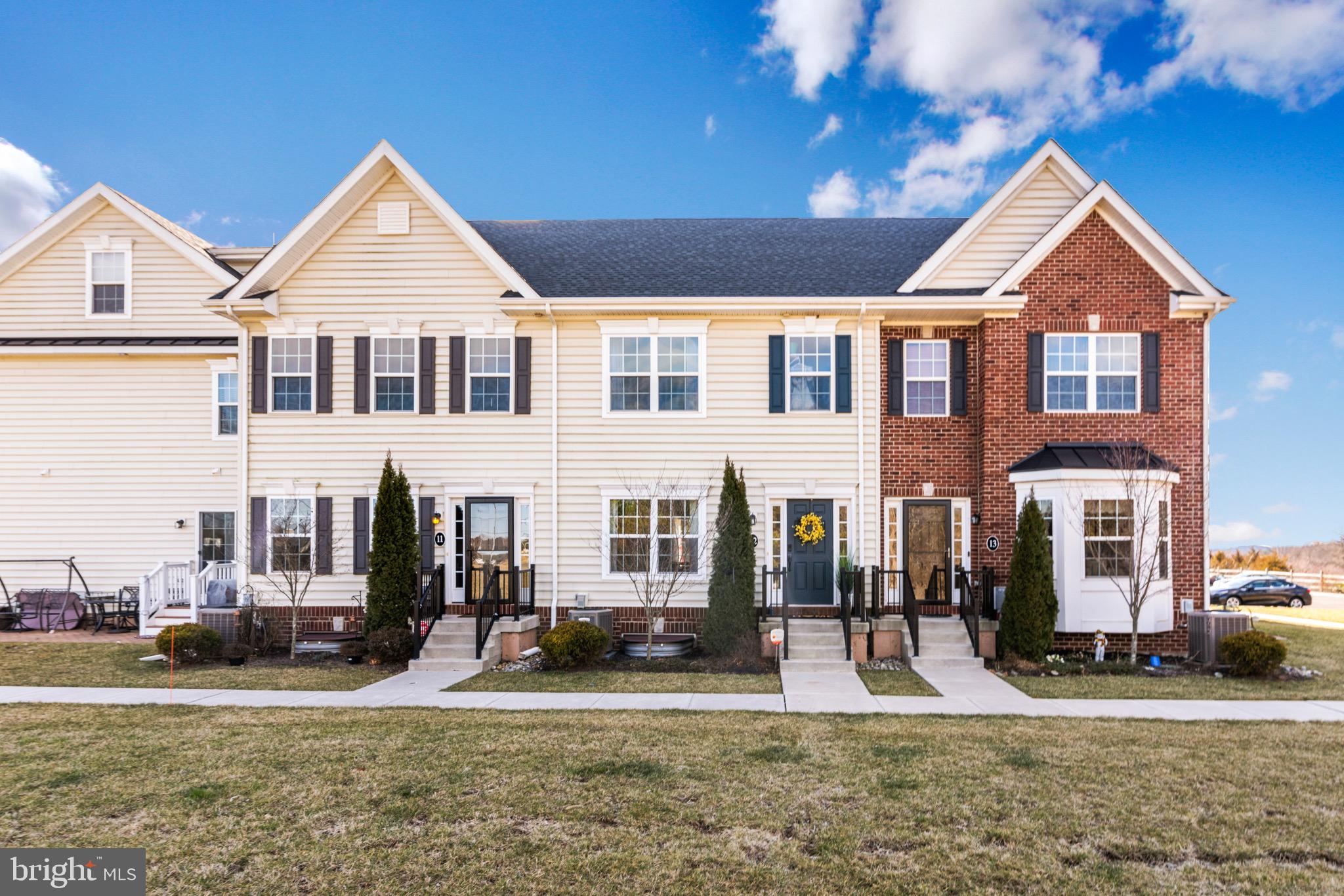Super nice flat front yard area