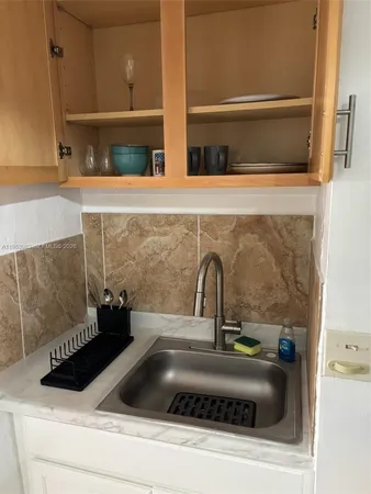 a close view of a microwave and a microwave