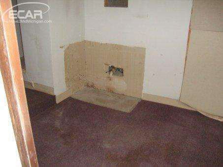 4240 South Center Road Burton, MI 48519 - Photo 19 of 20 21170947-18.JPG