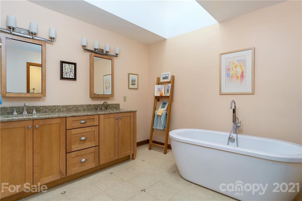 123 Beaver Ridge Road, Unit 123 Asheville, NC 28804 - Photo 17 of 41 Gallery Image 17