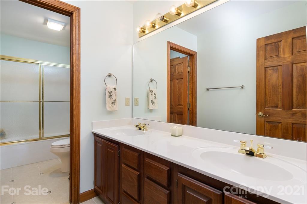 123 Beaver Ridge Road, Unit 123 Asheville, NC 28804 - Photo 28 of 41 Gallery Image 28