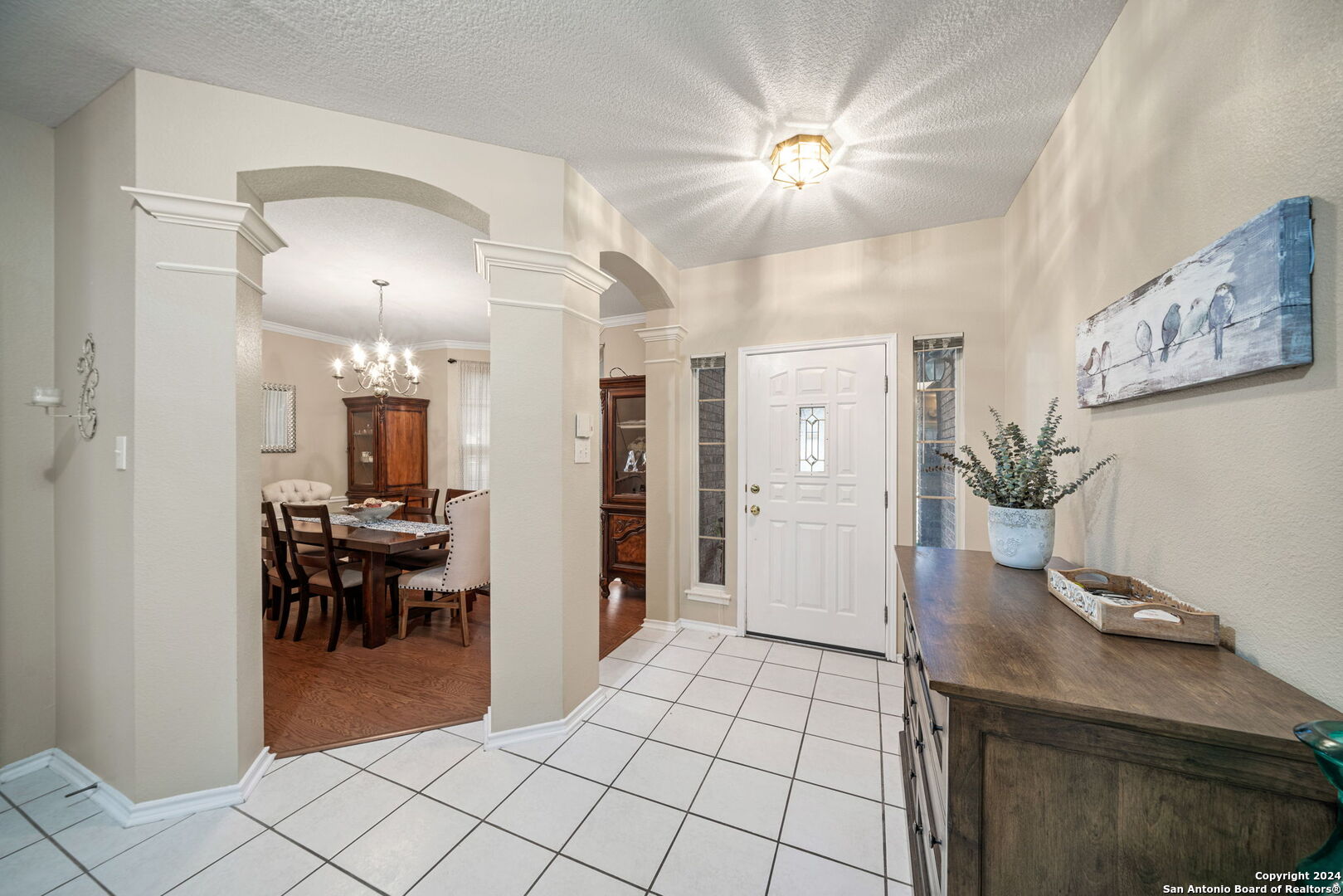 16323 Rangerider San Antonio, TX 78247 - Photo 5 of 36 a view of a livingroom with furniture and a potted plant