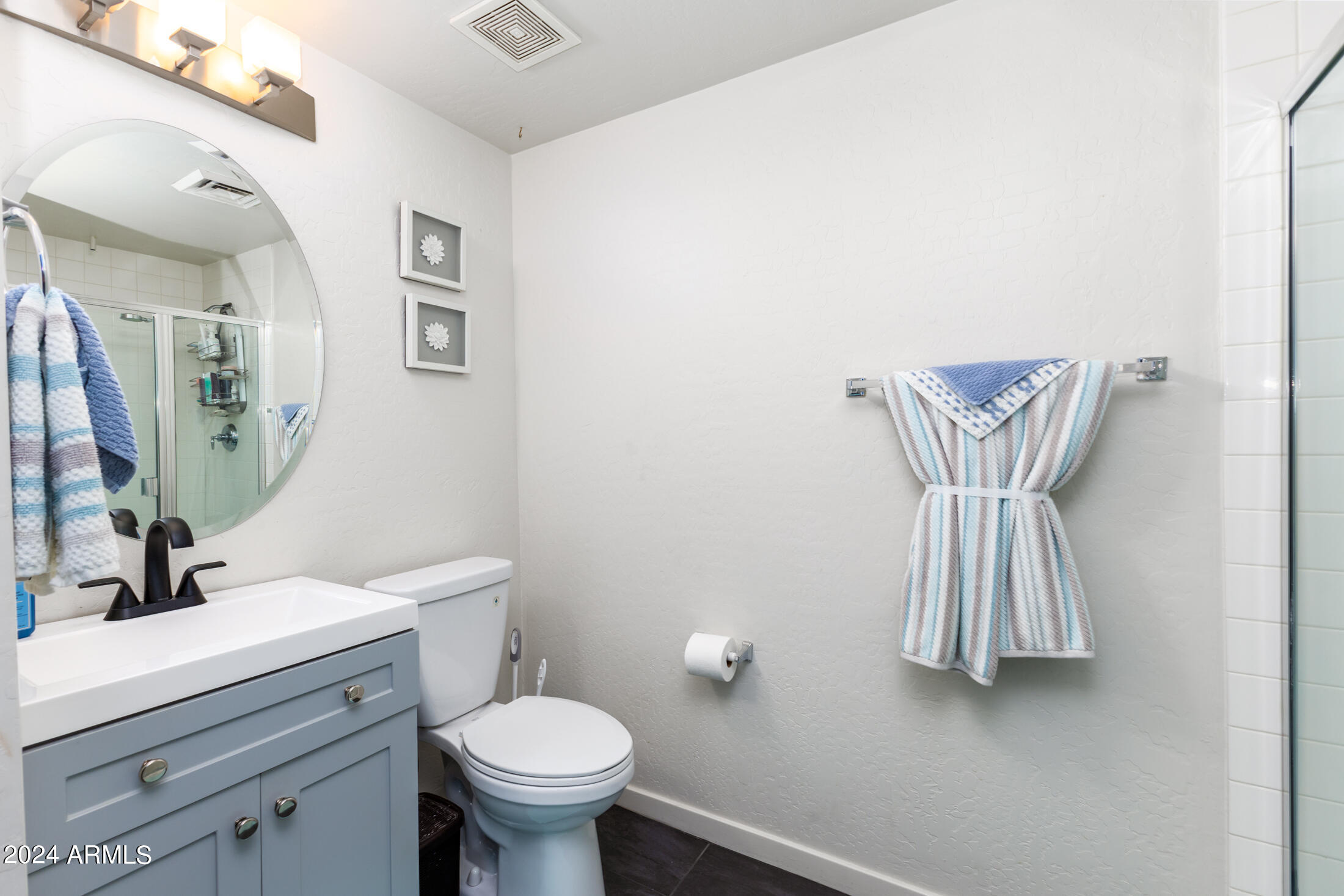 914 East Osborn Road, Unit 212 Phoenix, AZ 85014 - Photo 26 of 32 Beautiful Bathroom