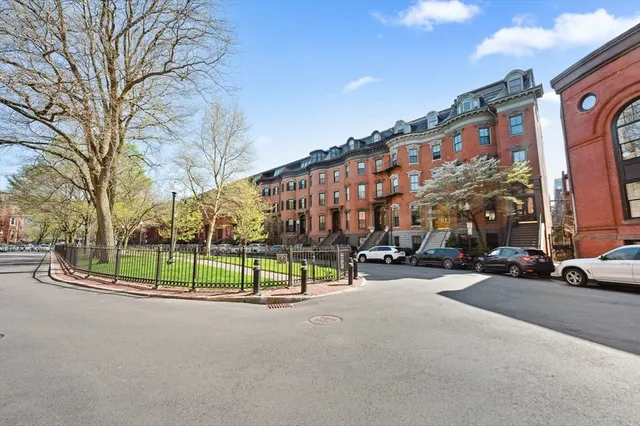 $825,000 | 1 Worcester Square, Unit 4, Boston, MA 02118
