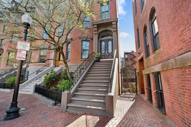 $825,000 | 1 Worcester Square, Unit 4, Boston, MA 02118