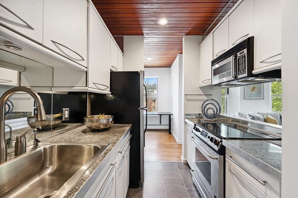 1 Worcester Square, Unit 4 Boston, MA 02118 - Photo 6 of 18