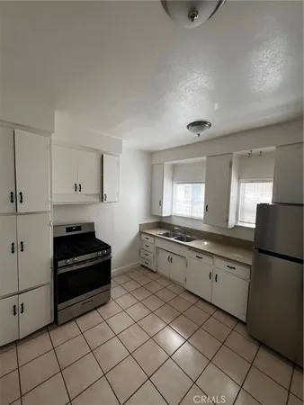 $2,395 | 1487 Henderson Avenue, Long Beach, CA 90813