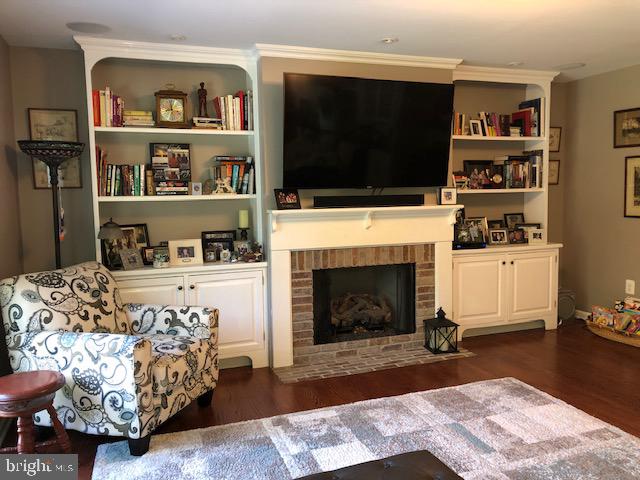 419 Ellisdale Road Chesterfield, NJ 08515 - Photo 12 of 39 Family Room with custom built-ins