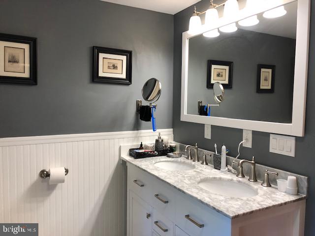 419 Ellisdale Road Chesterfield, NJ 08515 - Photo 16 of 39 Full Bath with double sinks