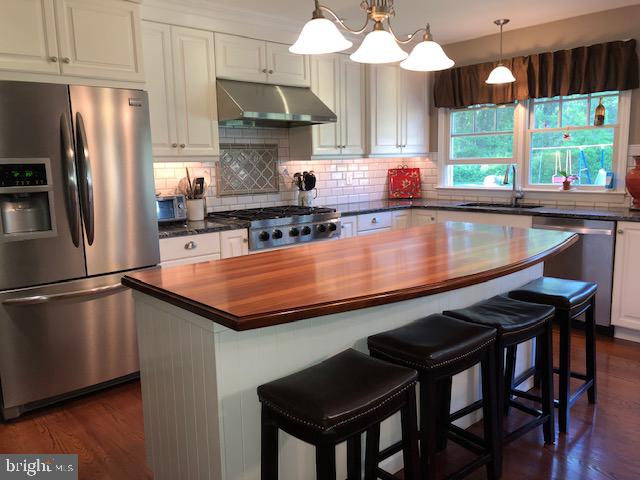 419 Ellisdale Road Chesterfield, NJ 08515 - Photo 3 of 39 Kitchen island