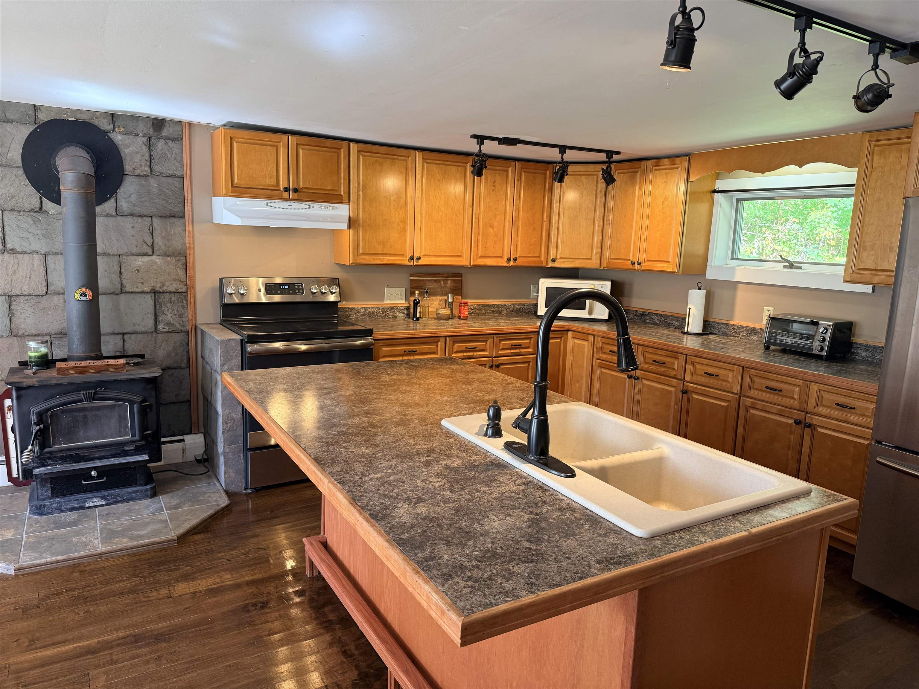 672 Huckle Hill Road Vernon, VT 05354 - Photo 9 of 47 Gallery Image 9