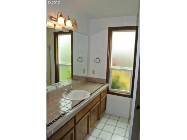 3036 Northwest Kent Street Camas, WA 98607 - Photo 7 of 10 Gallery Image 7