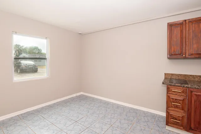 $1,250 | 438 Roseland Drive, West Palm Beach, FL 33405