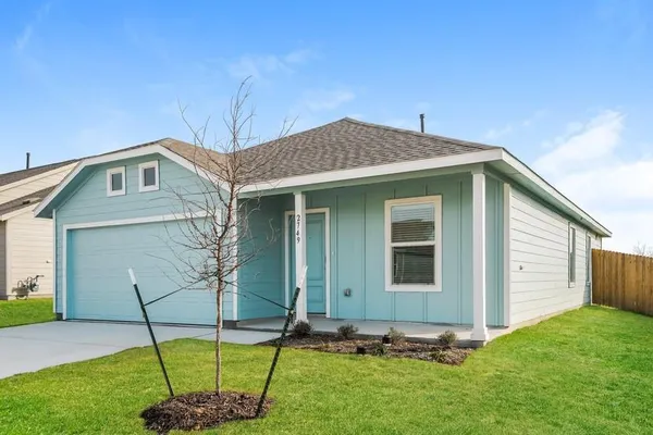 $2,225 | 2749 Ctr Crk Lane, Fort Worth, TX 76108