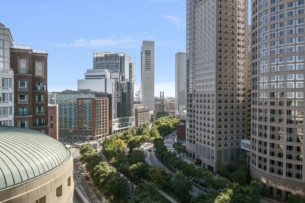 10 Rowes Wharf, Unit PH4 Boston, MA 02110 - Photo 21 of 41 a balcony with a city view