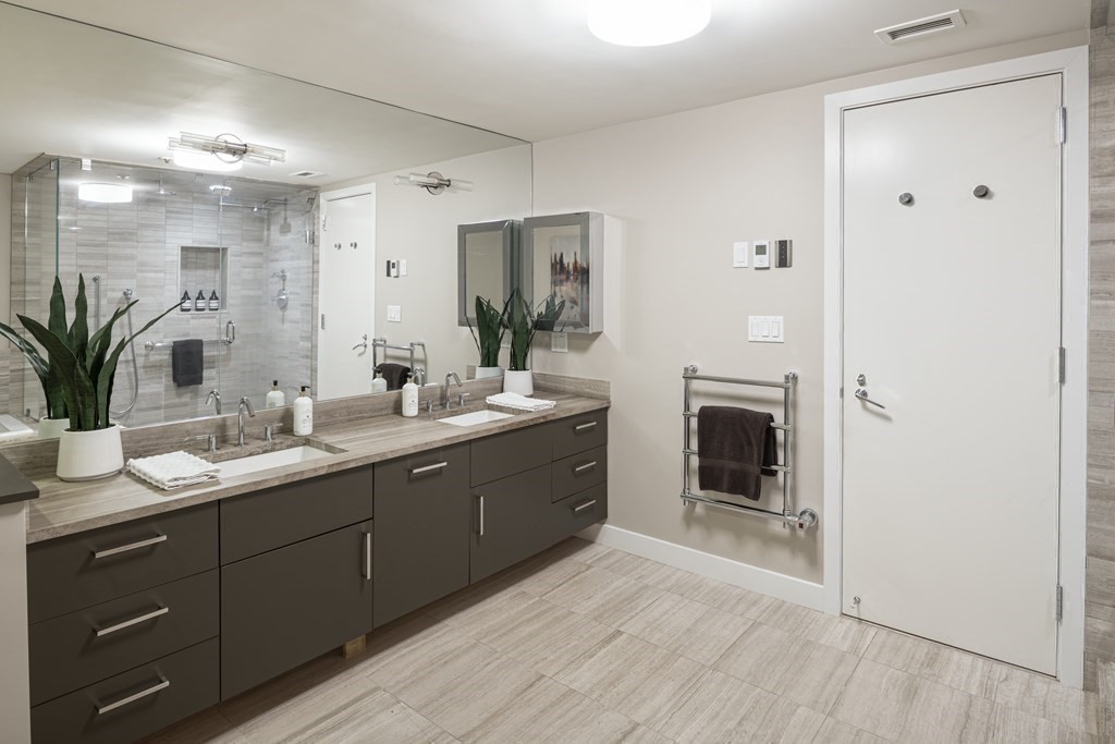 10 Rowes Wharf, Unit PH4 Boston, MA 02110 - Photo 31 of 41 a spacious bathroom with a double vanity sink and a mirror
