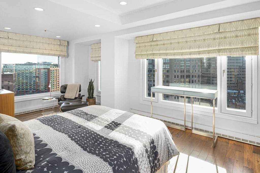 10 Rowes Wharf, Unit PH4 Boston, MA 02110 - Photo 33 of 41 a bedroom with a bed and a large window