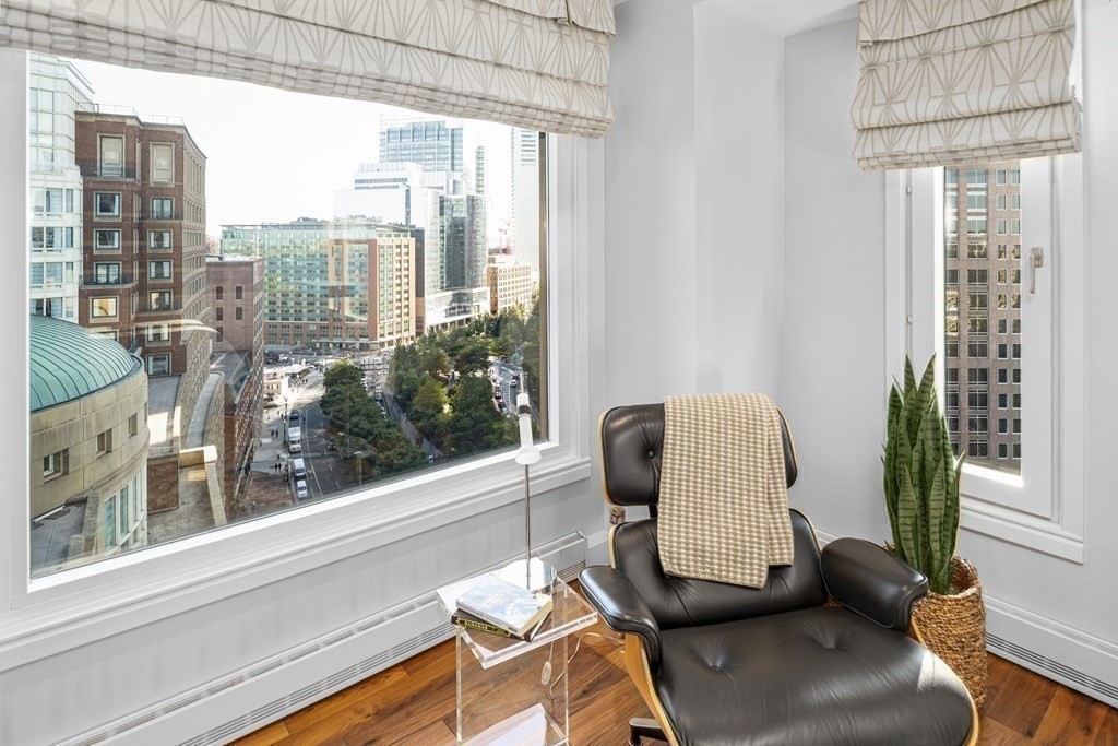 10 Rowes Wharf, Unit PH4 Boston, MA 02110 - Photo 34 of 41 a view of a living room and a window