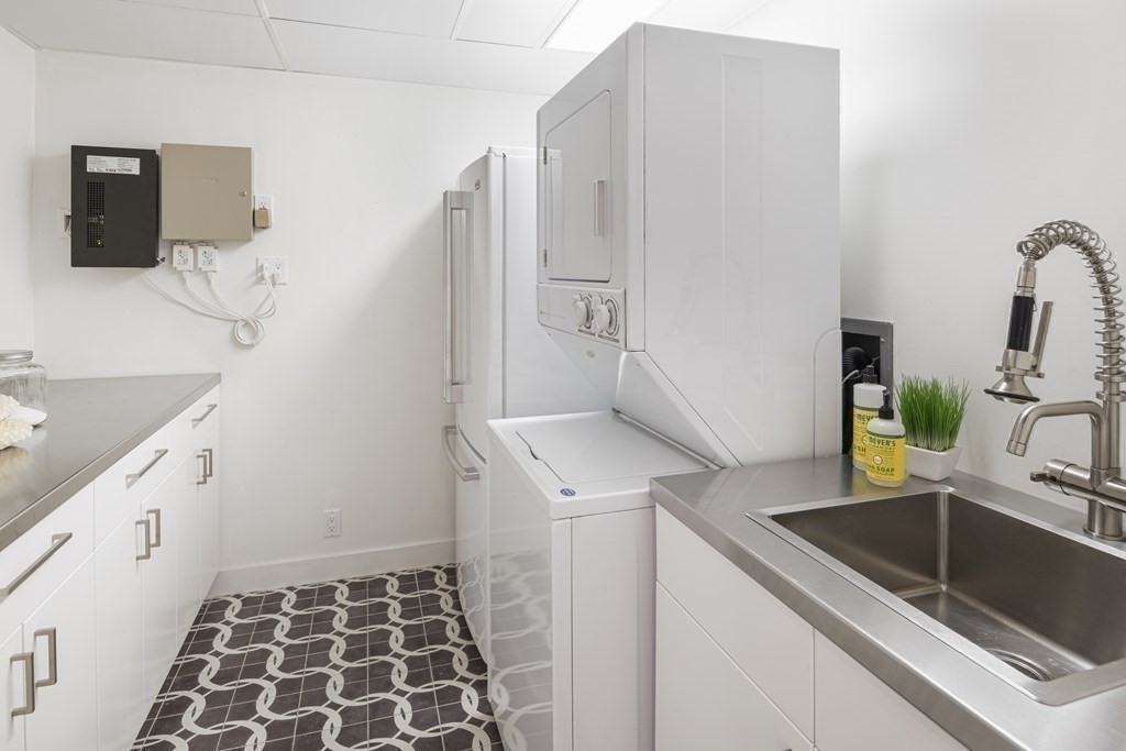 10 Rowes Wharf, Unit PH4 Boston, MA 02110 - Photo 38 of 41 a kitchen with a sink and a refrigerator