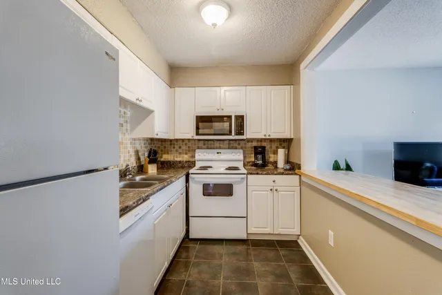 $1,600 | 245 Mc Donnell Avenue, Unit 221, Biloxi, MS 39531