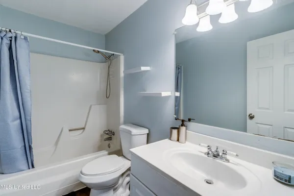 $1,595 | 245 Mc Donnell Avenue, Unit 221, Biloxi, MS 39531