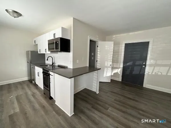 $1,995 | 114 A Grove Street, Unit G2, Stamford, CT 06901