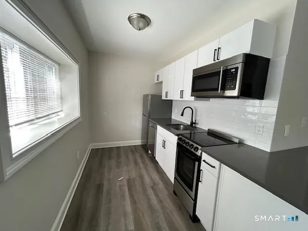 $1,995 | 114 A Grove Street, Unit G2, Stamford, CT 06901