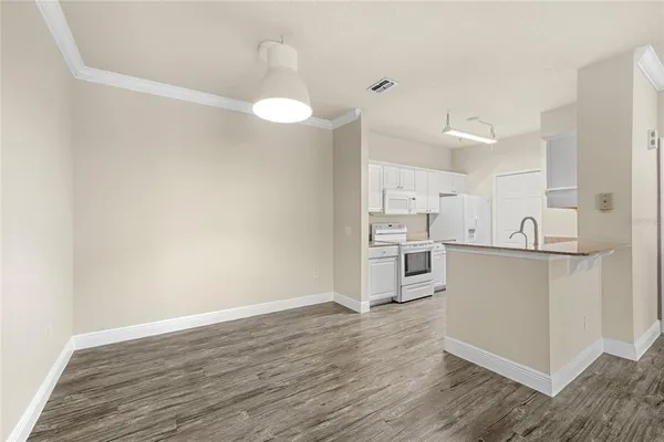 $319,900 | 431 Southern Pecan Circle, Unit 201, Winter Garden, FL 34787