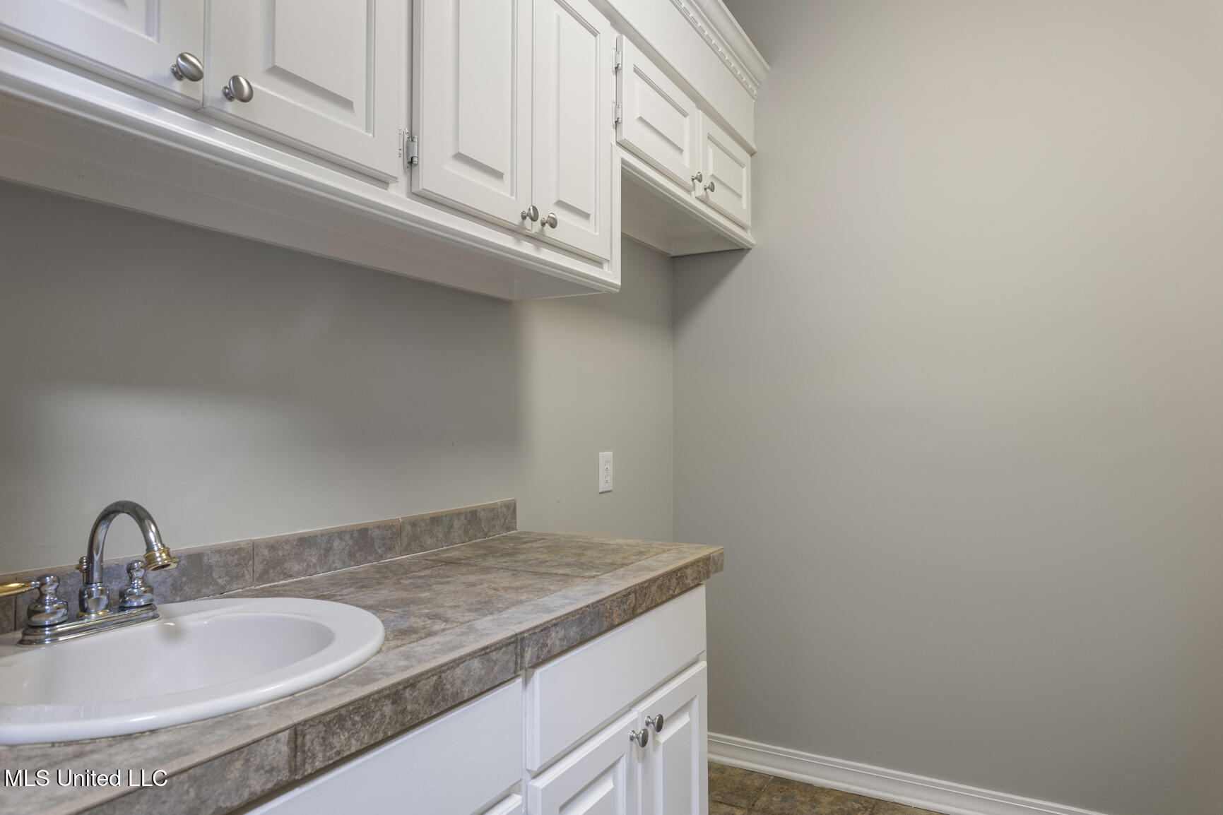 104 Rocking Chair Road Canton, MS 39046 - Photo 19 of 38 104 Rocking Chair-21