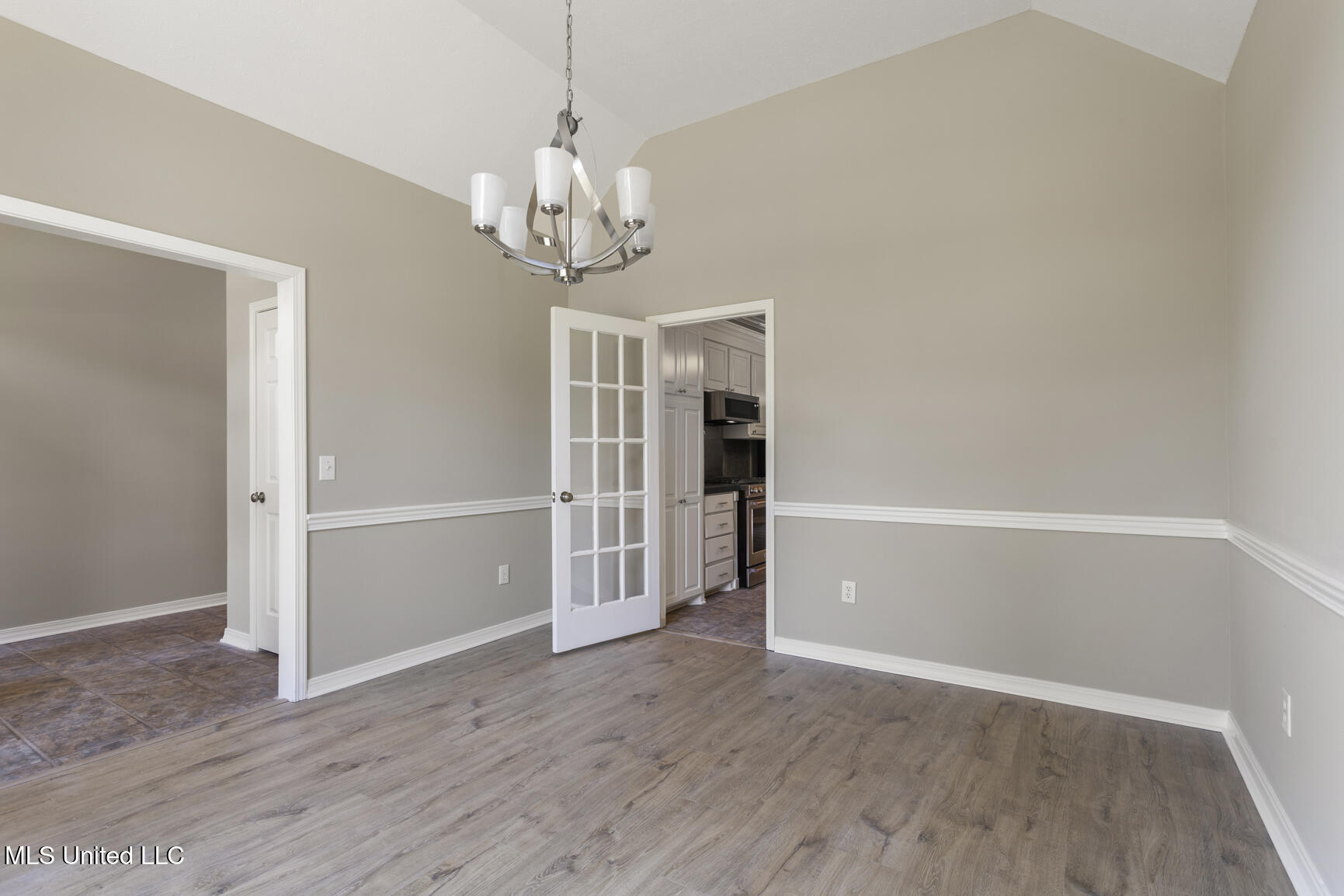 104 Rocking Chair Road Canton, MS 39046 - Photo 4 of 38 104 Rocking Chair-6