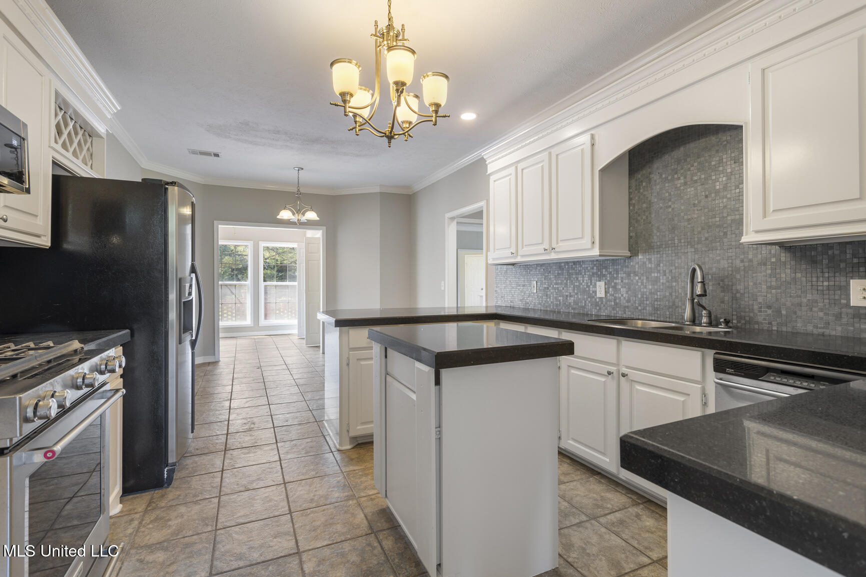 104 Rocking Chair Road Canton, MS 39046 - Photo 6 of 38 104 Rocking Chair-8